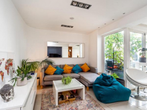 Pass the Keys Classy bright 2-bed with great garden - Crouch End